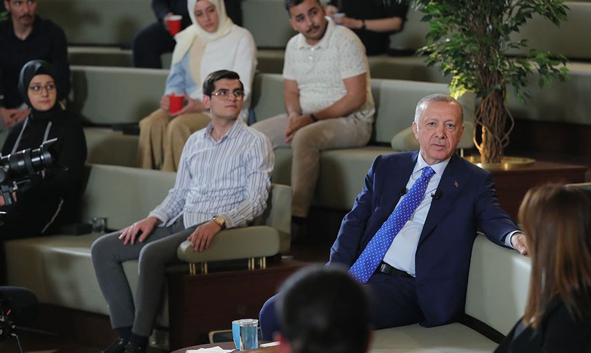 Cumhurbaşkanı Recep Tayyip Erdoğan, Cumhurbaşkanlığı Millet Kütüphanesi’nde gençlerle buluştu!