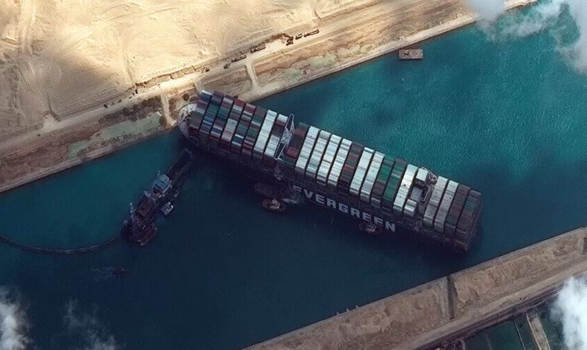 23 Mart 2021: Süveyş Kanalı’nda Kargo Gemisi Karaya Oturdu