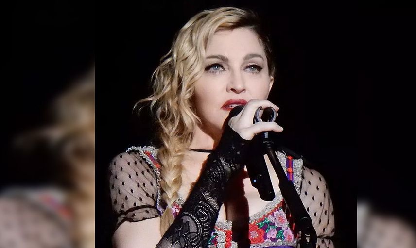 Dünyaca ünlü şarkıcı Madonna'ya tepkiler çığ gibi büyüyor: Tekerlekli sandalyedeki hayranını azarladı! ''Neden oturuyorsun? Ayağa kalk''