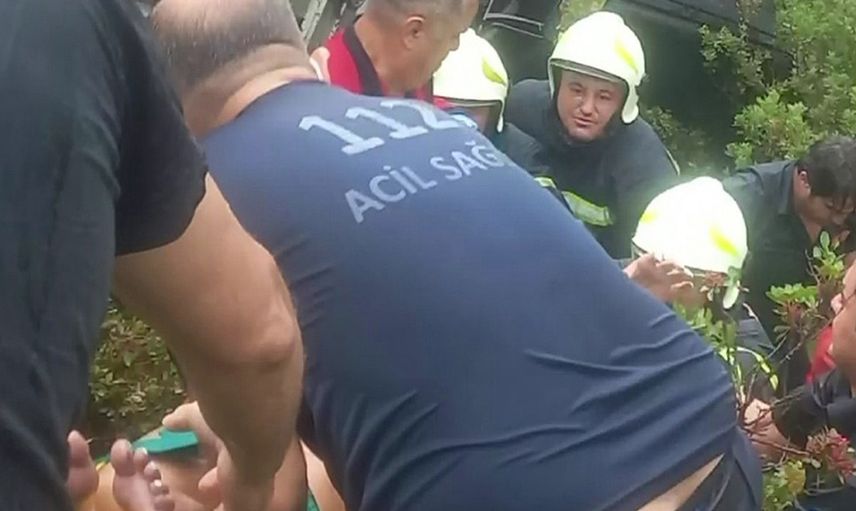 Aracın içinden çıkarıldı