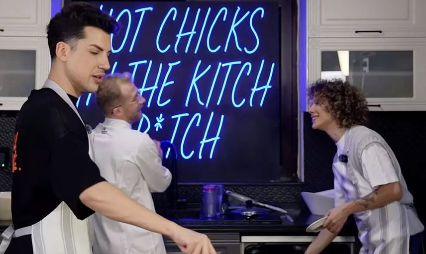 MasterChef Tahsin'den kendisine iticisin diyen Demet Akalın'a zehir zemberek laflar: Daha iki kelimeyi birleştirip...