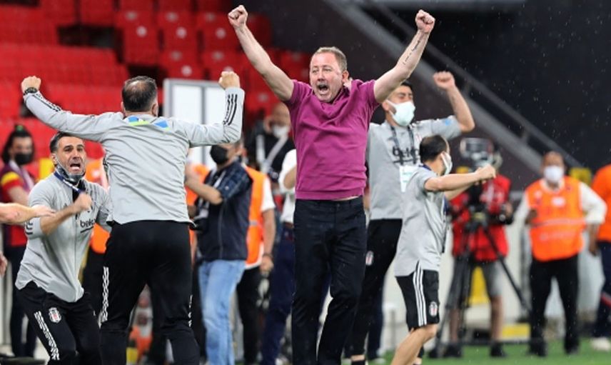 Beşiktaş'tan ayrılan Teknik Direktör Sergen Yalçın'ın, Galatasaray'a yeşil ışık yaktığı aktarıldı!
