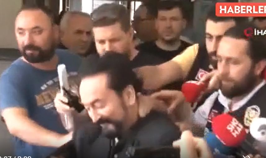 Adnan Oktar’ın son hali ve yaptıkları gündem oldu