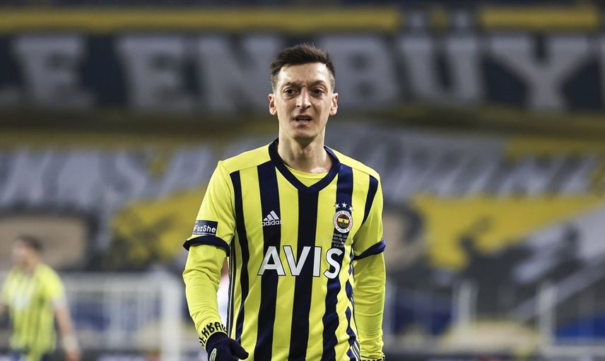 Fenerbahçe'ye Mesut Özil'den Kötü Haber!