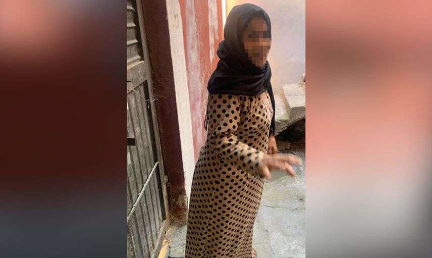 Böylesi daha önce hiç görülmedi kızını zincirle ayaklarından bağladı! Nedeni ise herkesi şoke etti
