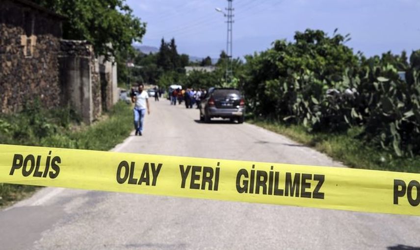 İzmir’de Eski Sevgilisini Darp Ettiği İddia Edilen Kişi, İnsanlar Tarafından Bıçaklandı