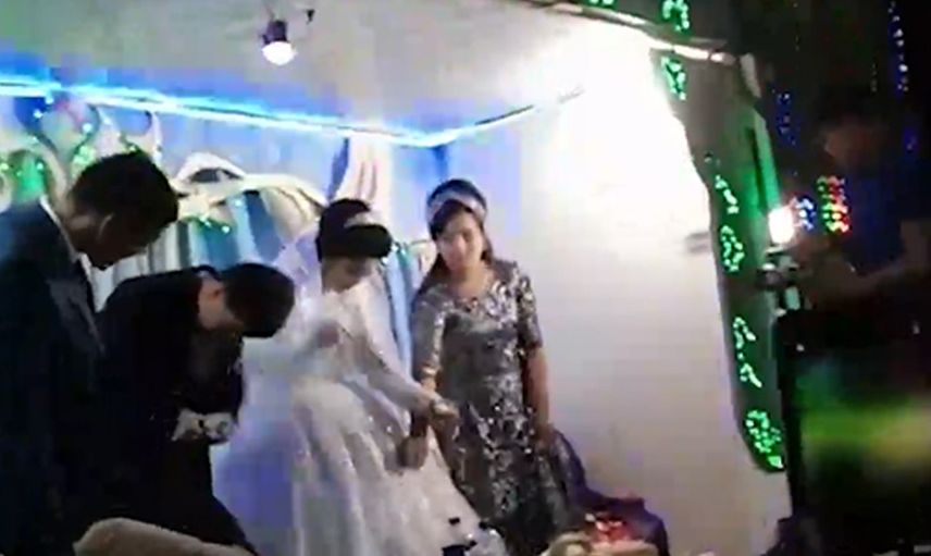Allah kocanın hayırlısını ve akıllısını versin! Damat herkesin içinde öyle bir sebep için geline vurdu ki, davetliler şok geçirdi