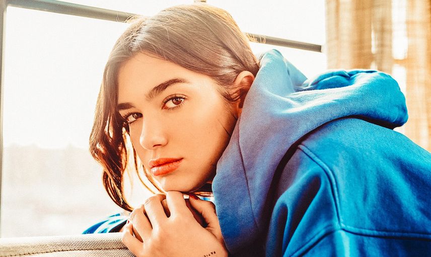 Ünlü şarkıcı Dua Lipa bikinisiyle herkesi şaşırttı