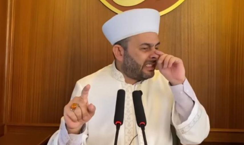 Vaatleriyle olay yaratıyor
