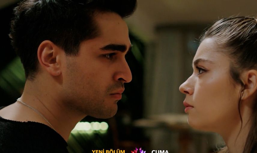 Yalı Çapkını dizisinde romantik anlar! İkilinin ateşi ekran başındakileri yaktı