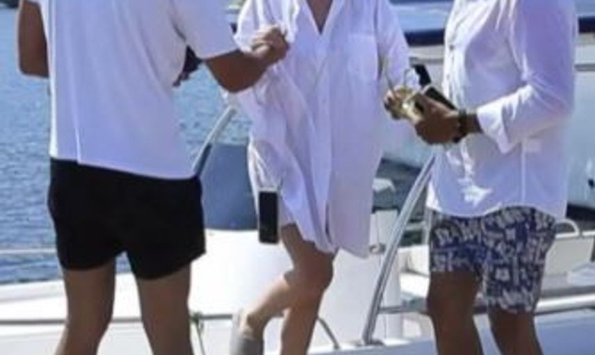 Burak Özçivit ve Fahriye Evcen Bodrum'da Motosiklet Turuna Çıktı!