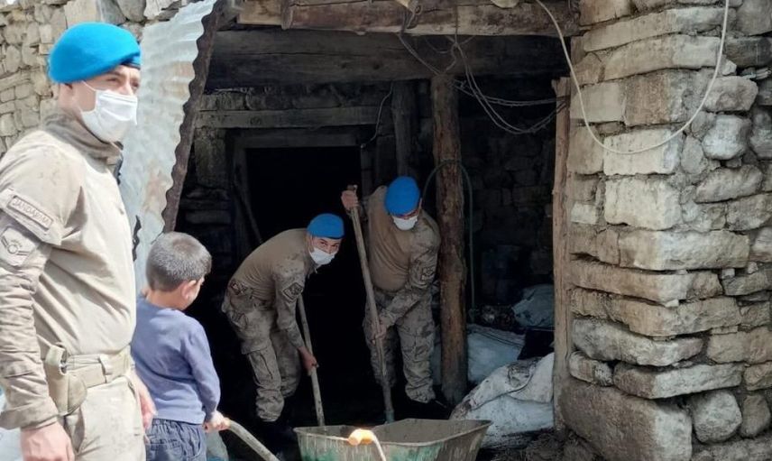 Selden Etkilenen Vatandaşlara Jandarma Yardım Eli Uzattı!