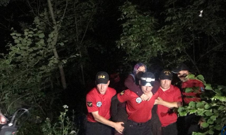 Uludağ’da Kaybolup Üç Gün Sonra Sağ Bulunan Kadını Jandarma Sırtında Taşıdı