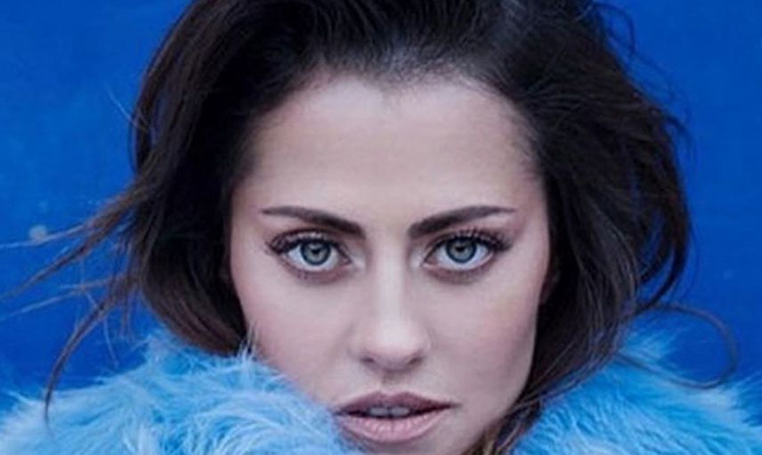 Derya Uluğ da külot trendine uydu: Bir bakan bir daha baktı! ''Altına bir şey giymedi sandım''