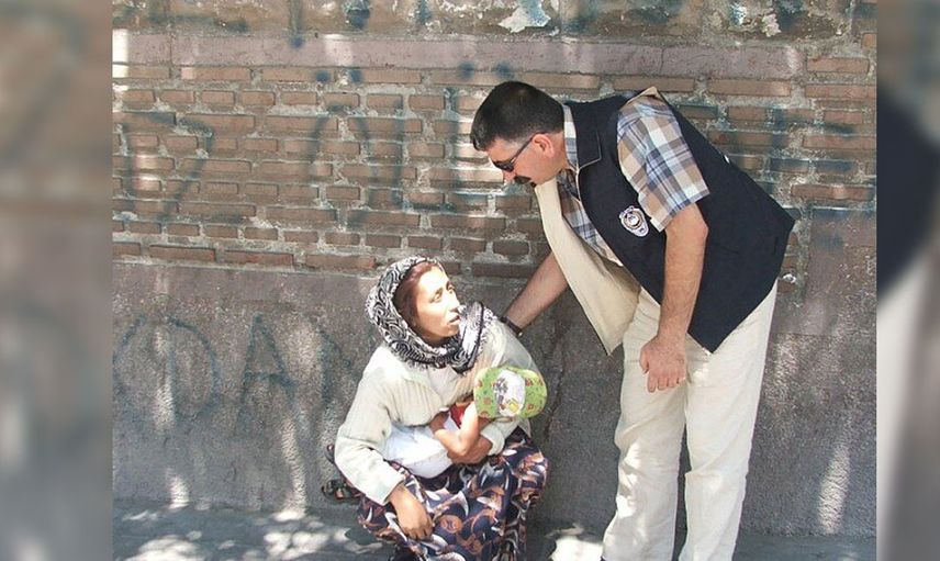 Dilencilerin kucaklarındaki bebeklerin neden hep uyudukları belli oldu! İşte kan donduran o gerçek
