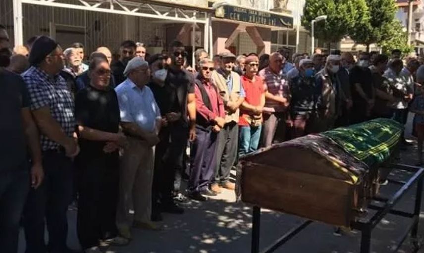 Ali Sürmeli'nin cenazede zor anları! Acıya daha fazla dayanamadı sevenleri yıkıldı