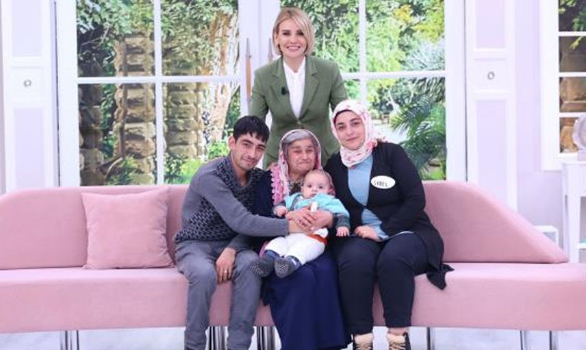 ATV ekranlarının sevilen programı Esra Erol’da göz yaşları sel oldu! Murat Kalkar 26 yıl sonra annesine kavuştu