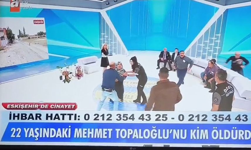 Sokak ortasında 5 kurşunla öldürülen Mehmet Topaloğlu cinayetinde konuklar birbirine saldırdı yayına ara verildi