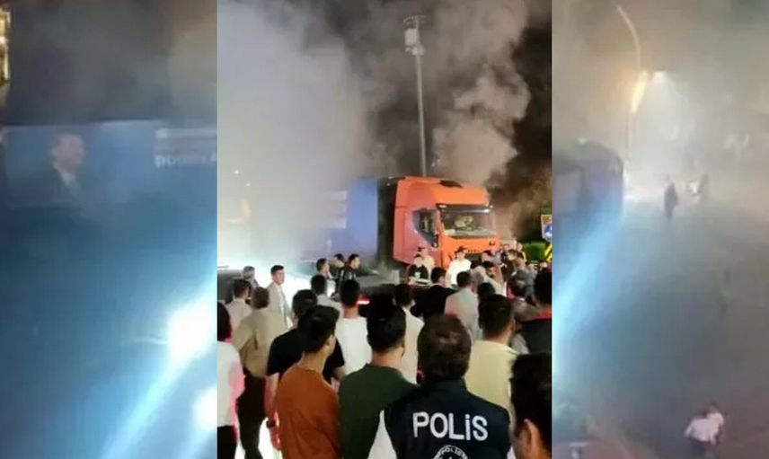 Cengiz Kurtoğlu'nun konserinde korku dolu anlar! Yangın çıktı Bakan Nebati alandan uzaklaştırıldı