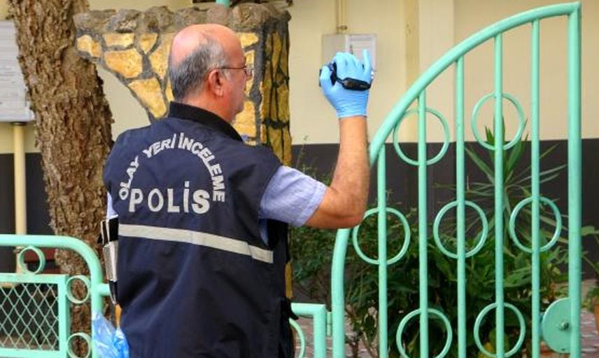 Adana'da kilime basıp kafasını balkona çarpan müteahhit hayatını kaybetti