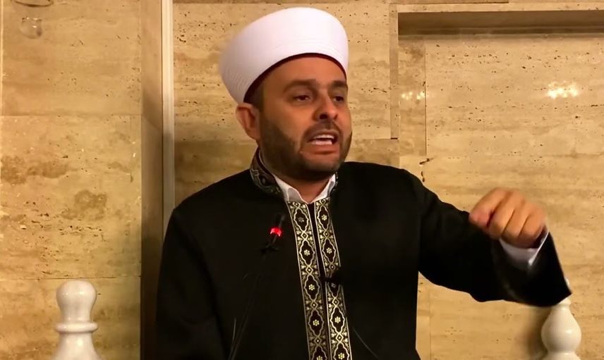 Kadınların kıyafetlerine değindi
