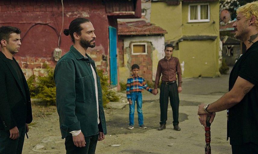 Üç Kuruş Dizisinde Ekin Koç ve Aslıhan Malbora Arasında Yasak Aşk İddiası!