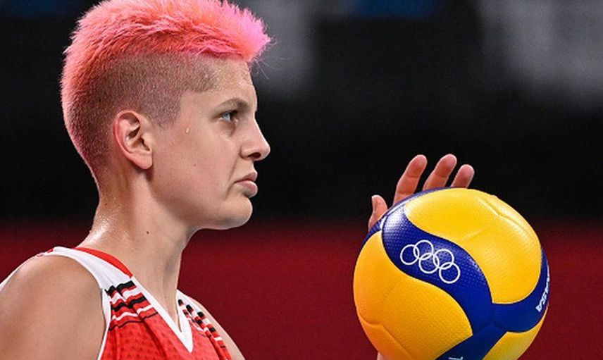 Ünlü voleybolcu Ebrar Karakurt eski sevgilisini unutamadı! Sosyal medya üzerinden yaptığı el hareketi gündem oldu