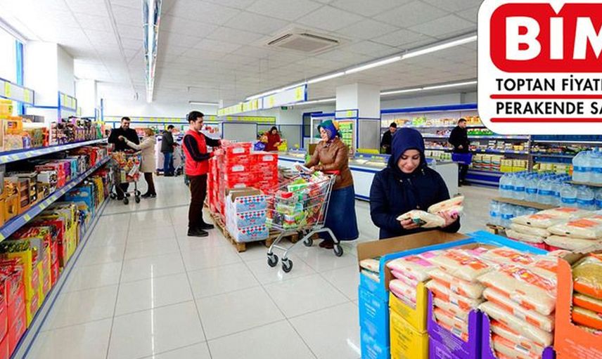 BİM'de skandal görüntü! BİM'in kendi marka cipsinin içinden çıkan ölü fare sosyal medyada gündem oldu
