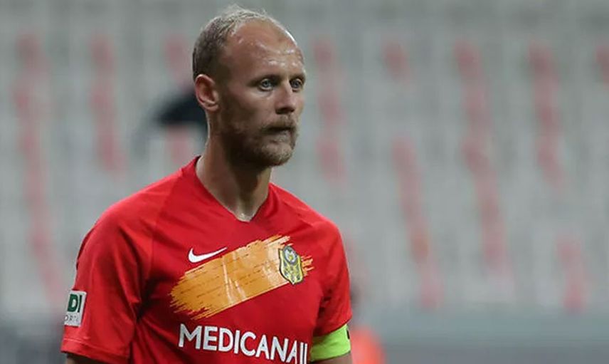 Pek çok takımda oynadı