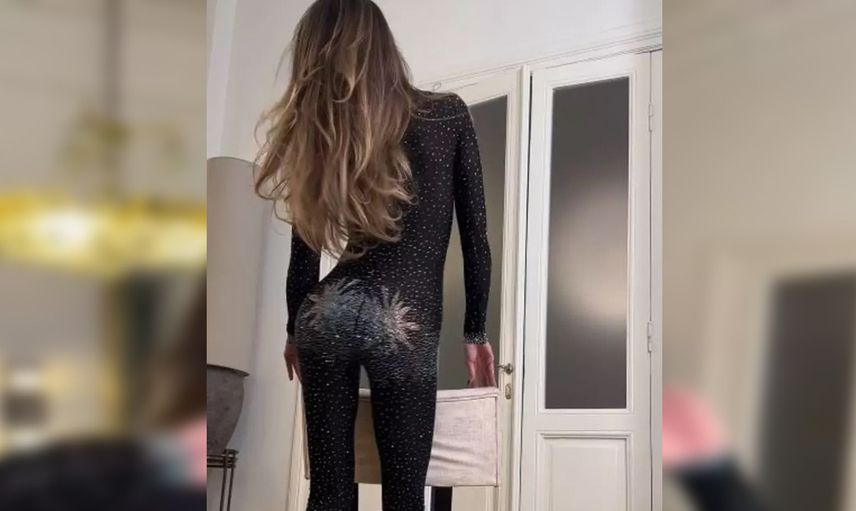 Berrak Tüzünataç cesur kalça dansı ve daracık tulumuyla sosyal medyayı salladı: Gelen o yoruma ise dayanamayıp öyle bir cevap verdi ki...