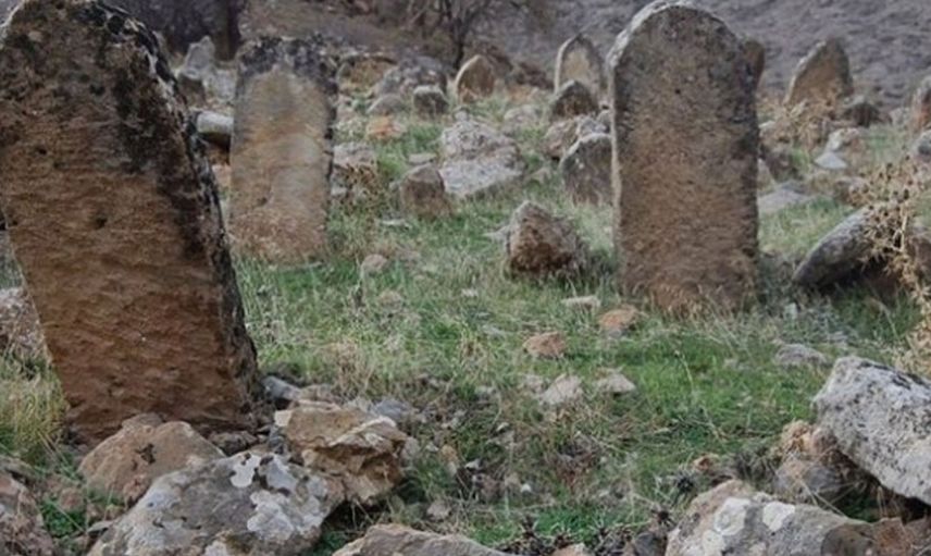 Mezarlıktaki 50 yıllık gizem görenleri hayrete düşürüyor