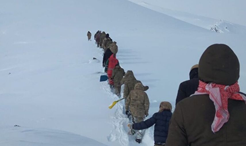 Hakkari'de Şehit Olan Asker İçin Köylüler Kar Kış Demeden Seferber Oldu