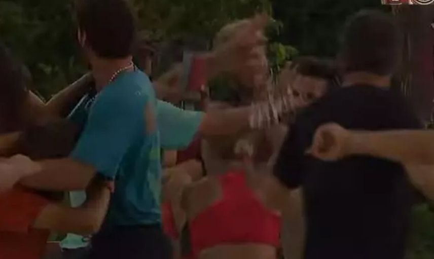 Survivor'da korkutan dakikalar: Sercan-Mustafa Kemal kavgasının arasında kalan Nagihan fenalaştı!