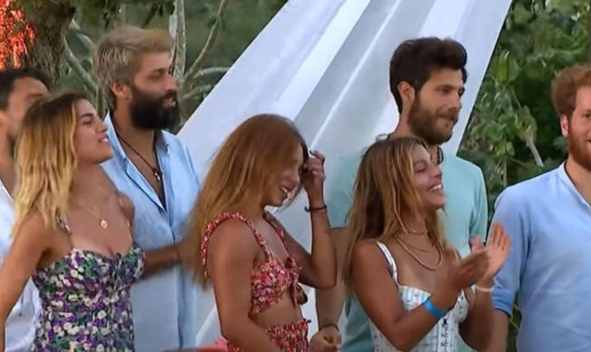 Survivor'da Aşk Dedikodusu Ayyuka Çıktı! Survivor Yunanistan'ın Başarılı İsmi Caroline, Poyraz'a İlanı Aşk Etti