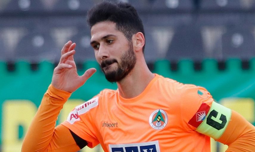 Alanyaspor, Emre Akbaba'yı Transfer Ettiğini Açıkladı
