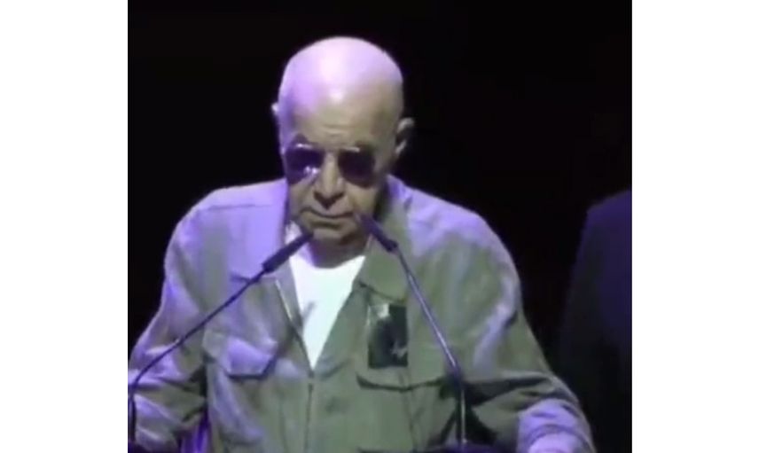 Cenazede korku dolu anlar: Mazhar Alanson 52 yıllık dostu Özkan Uğur’a veda ederken rahatsızlandı