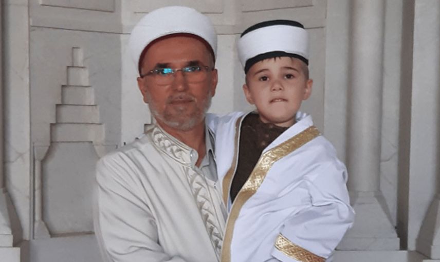 İzmir'deki imam herkesin takdirini topladı! Turistlere İslam'ı anlatan imam kısa sürede gündem oldu