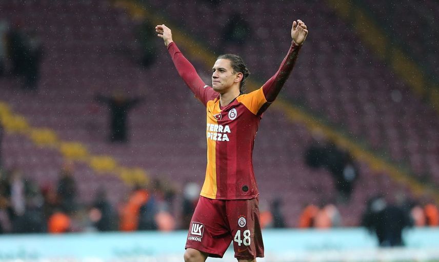 Galatasaraylı Futbolcudan Ünlü Oyuncuya Edepsiz Sözler!