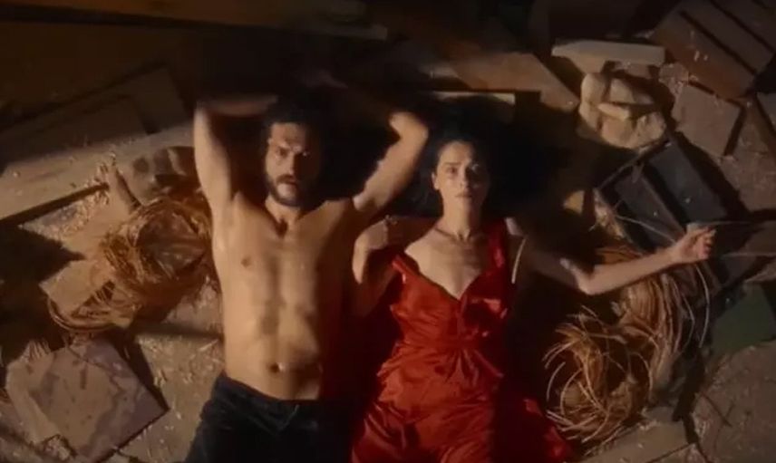Netflix'ten yeni Türk yapımı geliyor: Fragmanı olay oldu! Alperen Duymaz ve Funda Eryiğit'ten ateşli sahne!