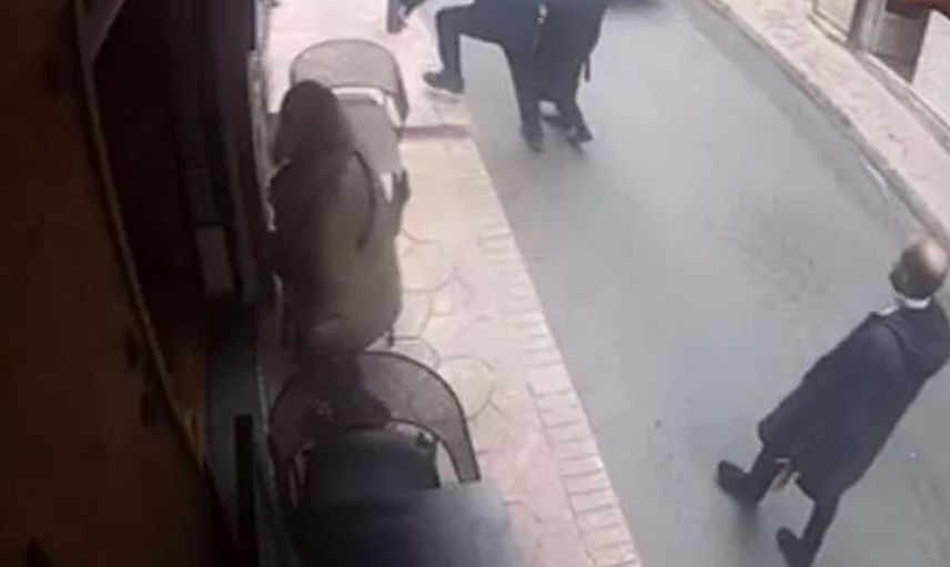 Ünlü oyuncu sokakta dehşet saçtı: Aracıyla yayaların arasına daldı