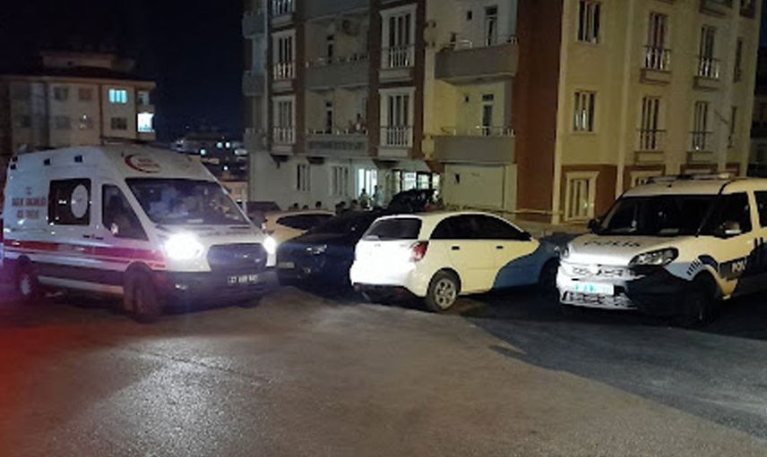 Gaziantep'te Evinin Damında Çay İçen Adam Saçmaların Hedefi Oldu