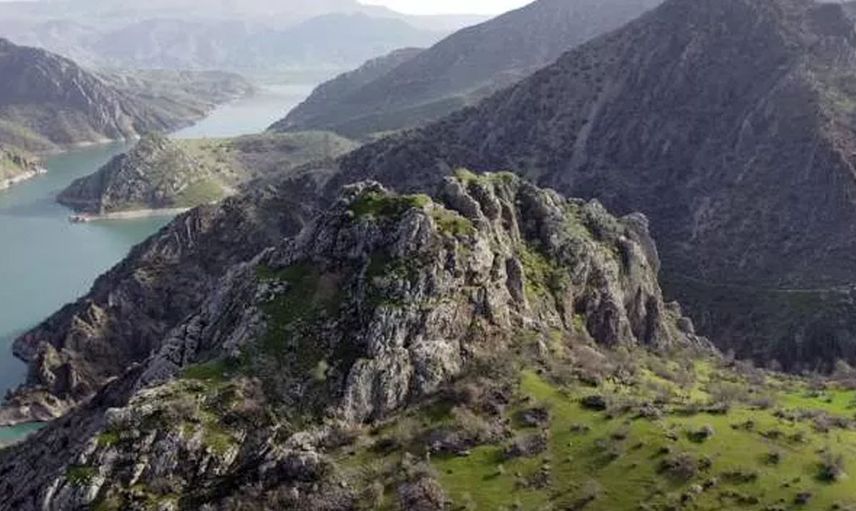 Tesadüfen gezen çoban Fırat Nehri kıyısında bulduğu kalıntıların 1800 yıllık eser olduğu ortaya çıktı!
