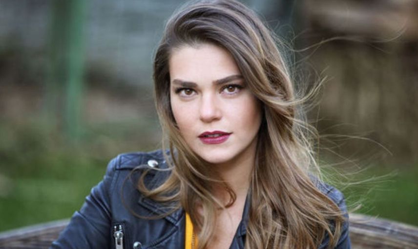 Aslı Enver tatil sezonunu açtı! Sahilde bikinisi ile sere serpe verdiği pozlar ağızları açık bıraktı
