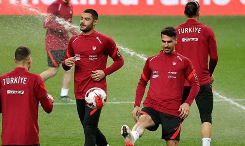 A Milli Takım'ın yıldızı Ozan Kabak uzun süre forma terletemeyecek!