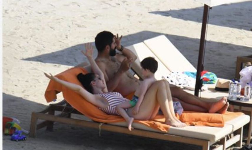 Burak Özçivit ve Fahriye Evcen Çifti Tatil Sezonunu Açtı!