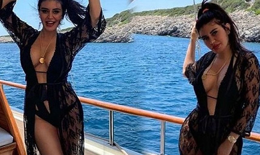 Eski hali merak edilen Ebru Polat Instagram hesabından yaptığı paylaşımla herkesi şoke etti! Sabah sabah yataktan üstsüz kalkan ünlü isim bir de poz verdi