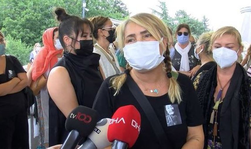 Şarkıcı Yonca Evcimik'in Annesi Son Yolculuğuna Uğurlandı!