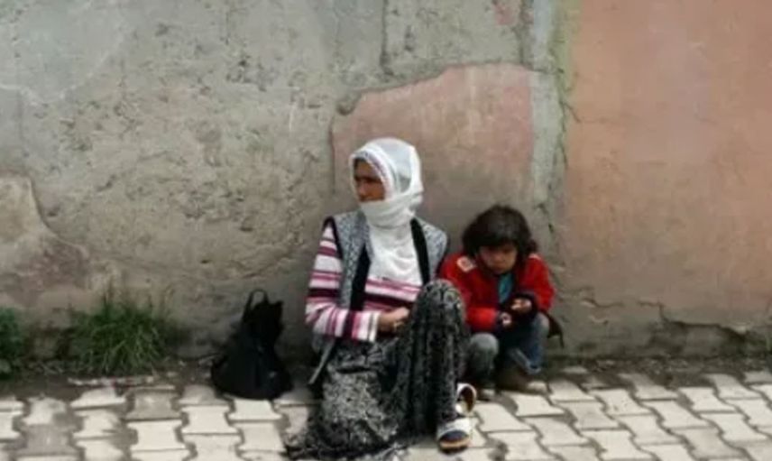 Dilencilerin kucaklarındaki bebeklerin neden hep uyudukları belli oldu! İşte kan donduran o gerçek