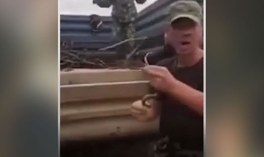 Rusya'da arkadaşlarına gösteriş yapmak için ağzına yılan sokan adamın hazin sonu