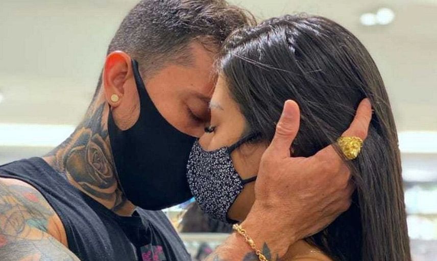 Eşini köpek tasmasıyla sokakta gezdiren kadın itiraf etti